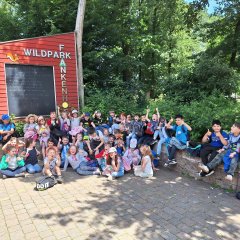 Group photo in front of the Frankenhof entrance