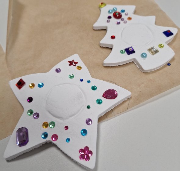Portacandelitas de plastilina decorado con piedras brillantes - Link öffnet seitenüberlagerndes Dialog-Fenster
