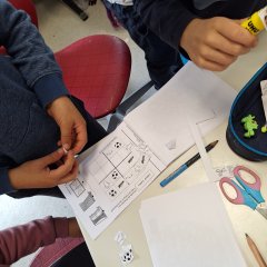 Los niños trabajan en el cuaderno de fútbol - Link öffnet seitenüberlagerndes Dialog-Fenster
