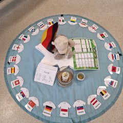 Mascota de la clase con equipo de fútbol - Link öffnet seitenüberlagerndes Dialog-Fenster