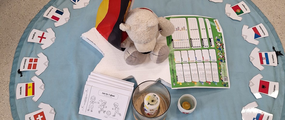 Mascota de la clase con equipo de fútbol - Link öffnet seitenüberlagerndes Dialog-Fenster