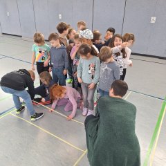 Juego de cooperación en el gimnasio